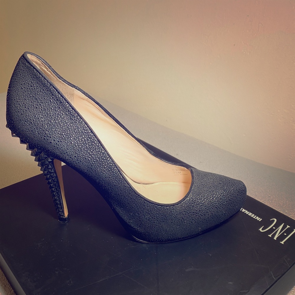 INC International Concepts Black Bindanna Pumps